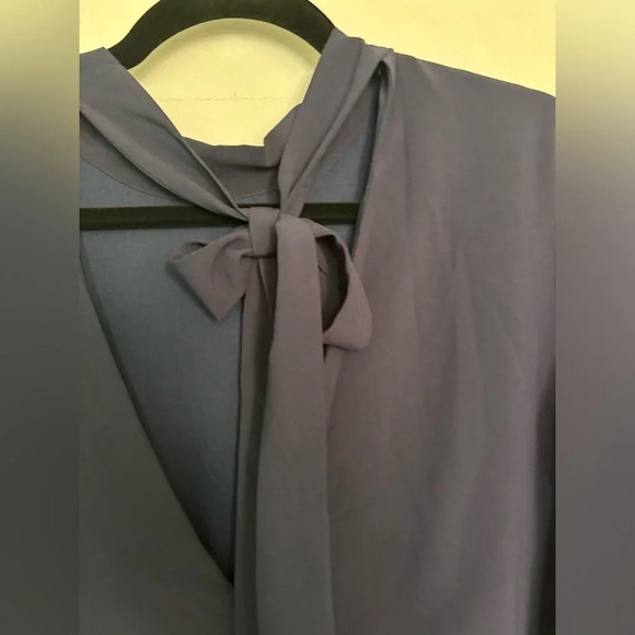 NWOT lulus womens mini dress with tie back, bell sleeve, navy polyester Medium - Picture 4 of 6